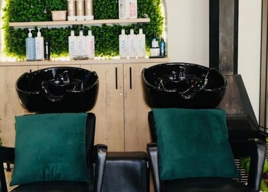 Luxurious wash station at Le Chic Hair & Beauty, Polokwane, Limpopo, ZA, featuring elegant black basins.