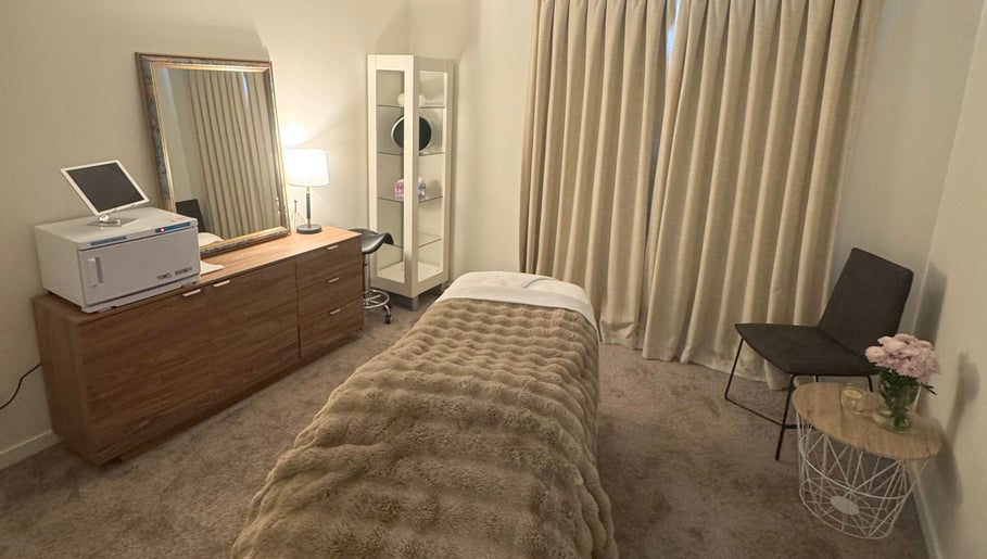 Cozy treatment room at Da Studio, Wānaka, Otago, NZ featuring a massage table and elegant decor.
