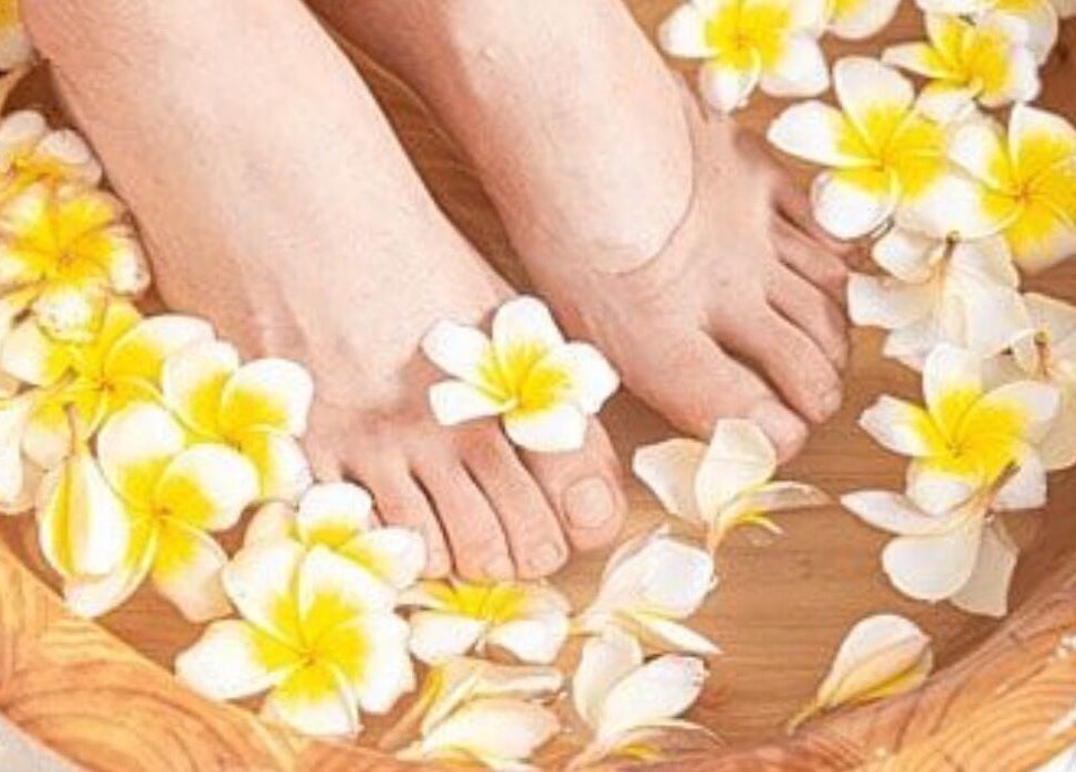 Relaxing foot soak with flowers at De Lune Beauty Spa, Johor Bahru, Johor Darul Ta'zim, MY.