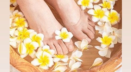 Relaxing foot soak with flowers at De Lune Beauty Spa, Johor Bahru, Johor Darul Ta'zim, MY.