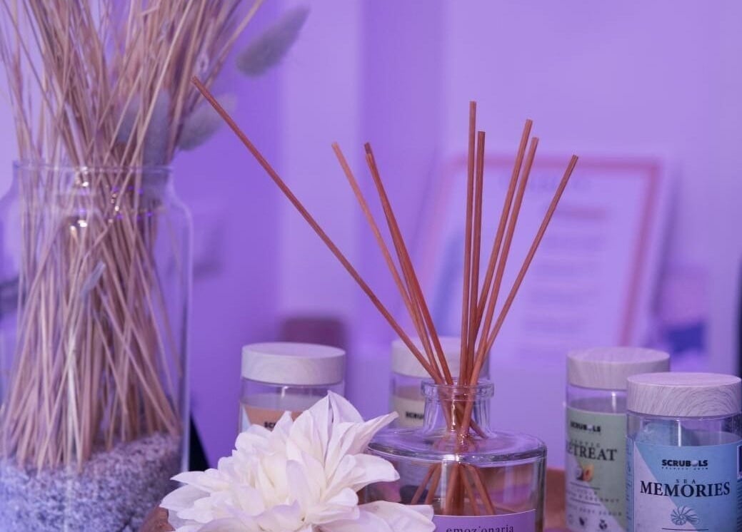 Profumi rilassanti e natura presso HARMÒNIALAB a Lariano, Lazio, IT; dettagli wellness di alta classe.