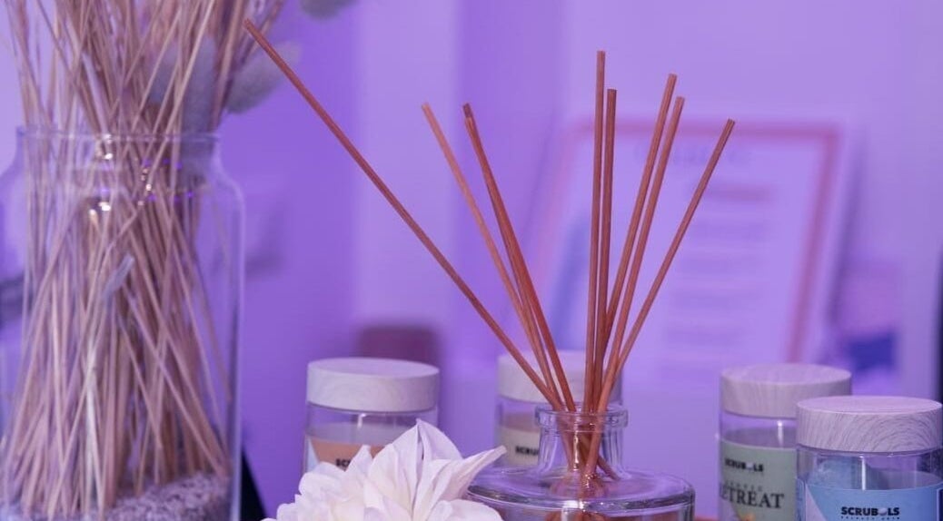 Profumi rilassanti e natura presso HARMÒNIALAB a Lariano, Lazio, IT; dettagli wellness di alta classe.