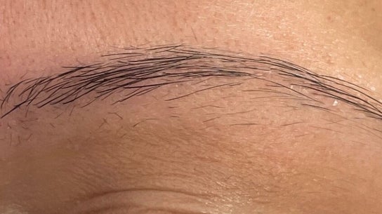 Alexandra Păduraru Brows