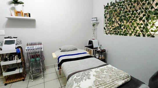 Izelke's Sculpt and Glow Studio
