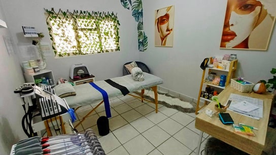 Izelke's Sculpt and Glow Studio