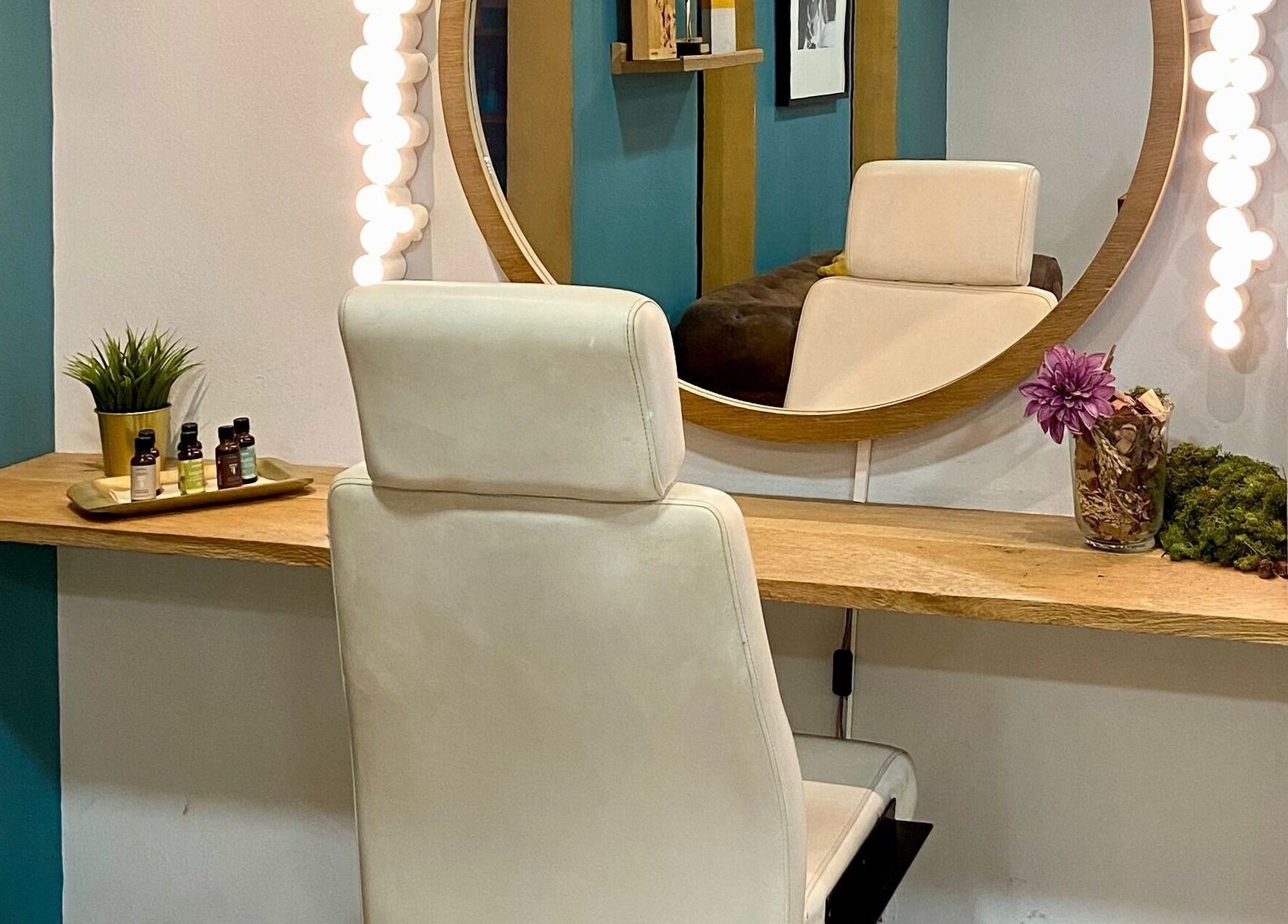 Elegante estación de belleza en Wapa'm Beauty Coworking & Salon, Barcelona, Catalunya, ES.