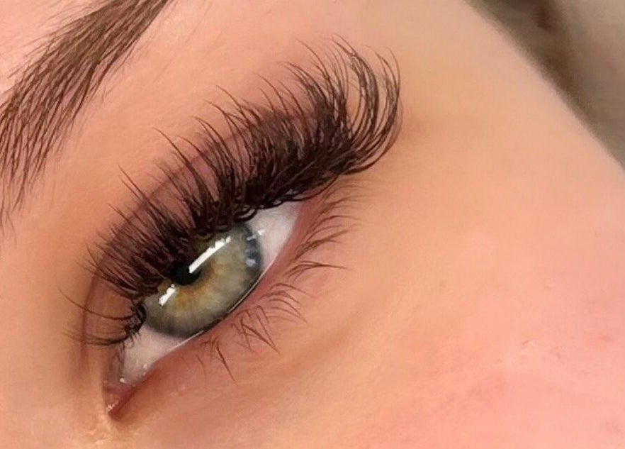 Close-up of luxurious eyelashes at DIVINEGLOWBYSOPHIE, Sandridge, England, GB for a stunning eye look.