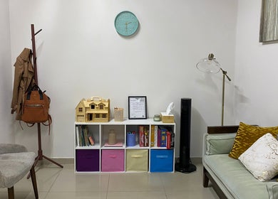 Sala acogedora en Kintsugi Centro Integral de Psicología, La Joya, Baja California, MX.