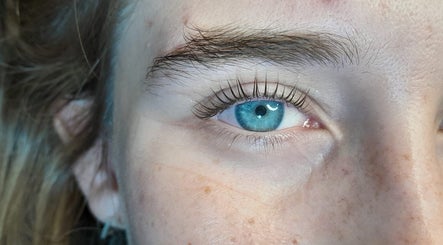 Tiara Lashes and brows, bilde 3