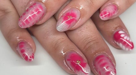 Pink teddybear nails изображение 2