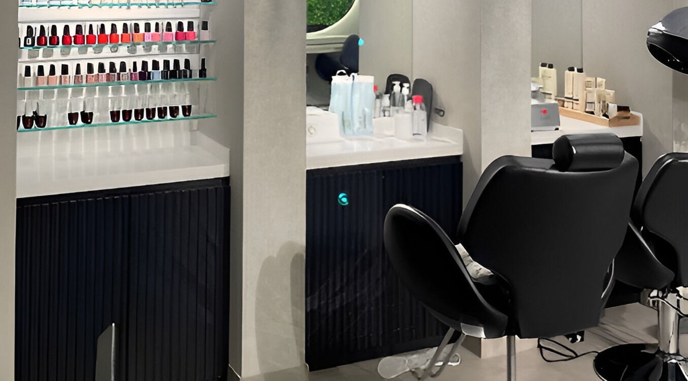 تشكيلة مميزة من طلاء الأظافر في Beauty Project Salon، أبوظبي، أبوظبي، AE.