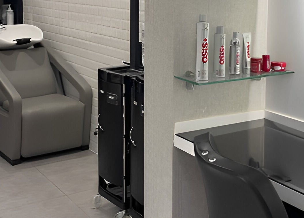 محطة غسيل شعر في Beauty Project Salon، أبو ظبي، أبو ظبي، AE.