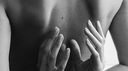 Рука для масажу в Massage Dublin, розміщена в Dublin, County Dublin, IE.