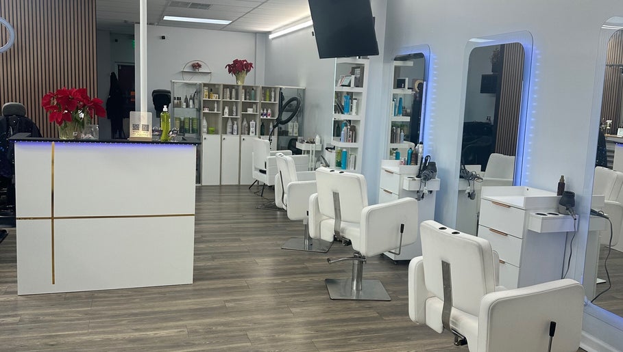 Gambar Charlotte Dominican salon 1