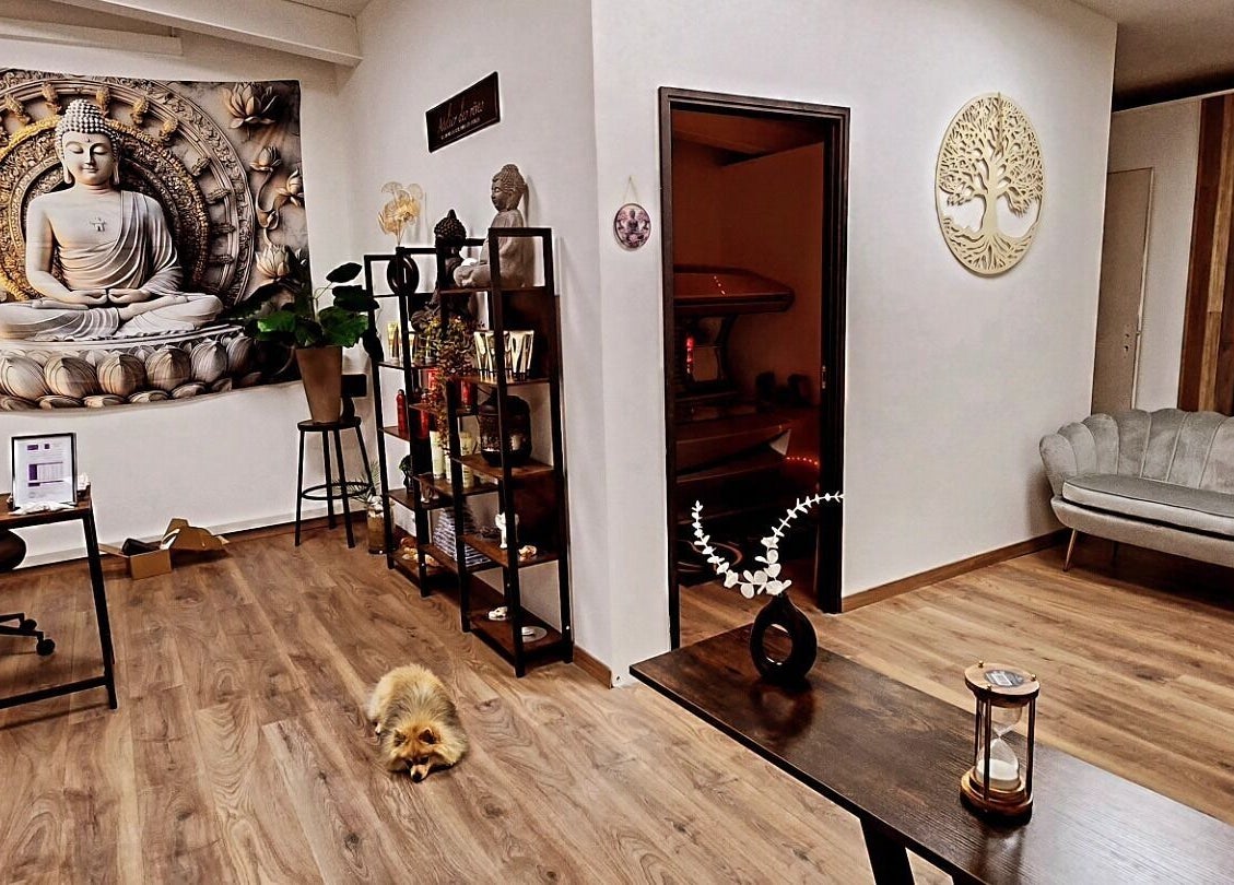 Intérieur zen de L'atelier bien-être à Pierrelatte, Auvergne-rhône-alpes, FR, avec décoration inspirante.