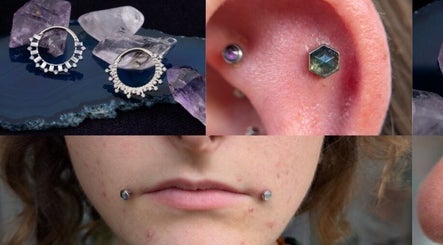 Piercing di gemme e orecchini a SIck Piercing, Castelfranco Veneto, Veneto, IT.