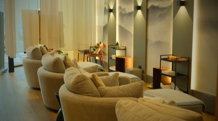 Εικόνα Natural 5 Massage & Spa (The Glen) 2