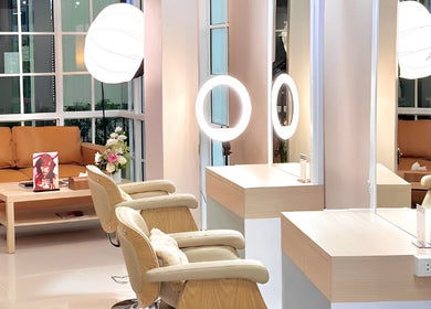 Modern chic interior of Noble Hair Salon Bangkok, Krung Thep Maha Nakhon, featuring stylish chairs and mirrors.