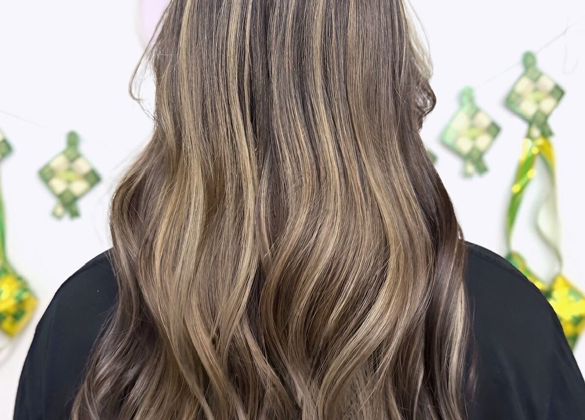 Stylish blonde highlights at Lana Beauty Salon Senawang, Seremban, Negeri Sembilan, MY.