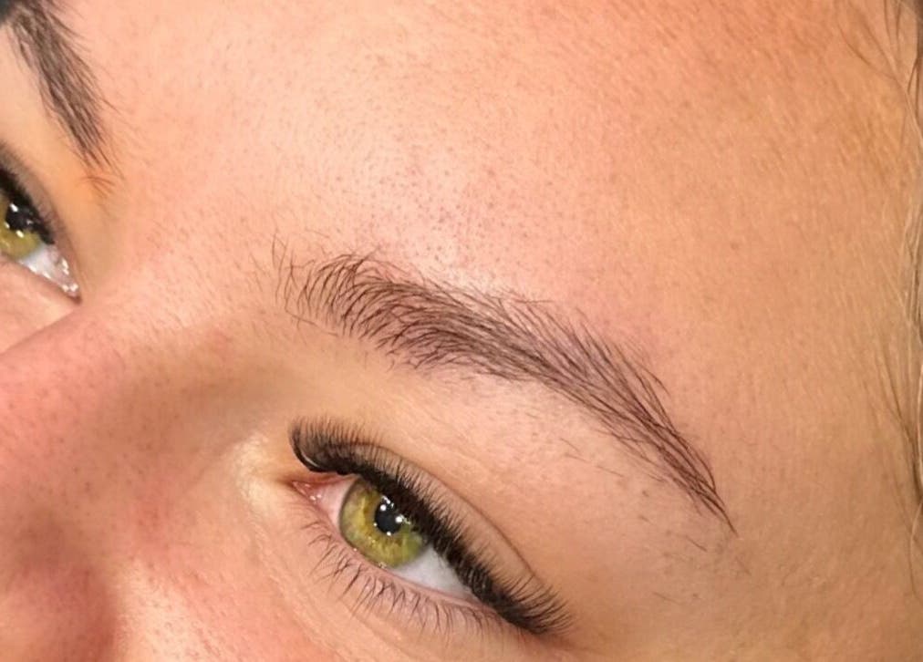 Extensions de cils élégantes chez Lashoria, Arpajon, Île-de-France, FR, pour un regard sublime et expressif.