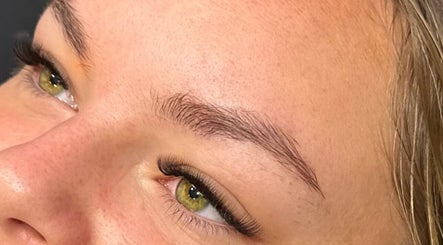 Extensions de cils élégantes chez Lashoria, Arpajon, Île-de-France, FR, pour un regard sublime et expressif.