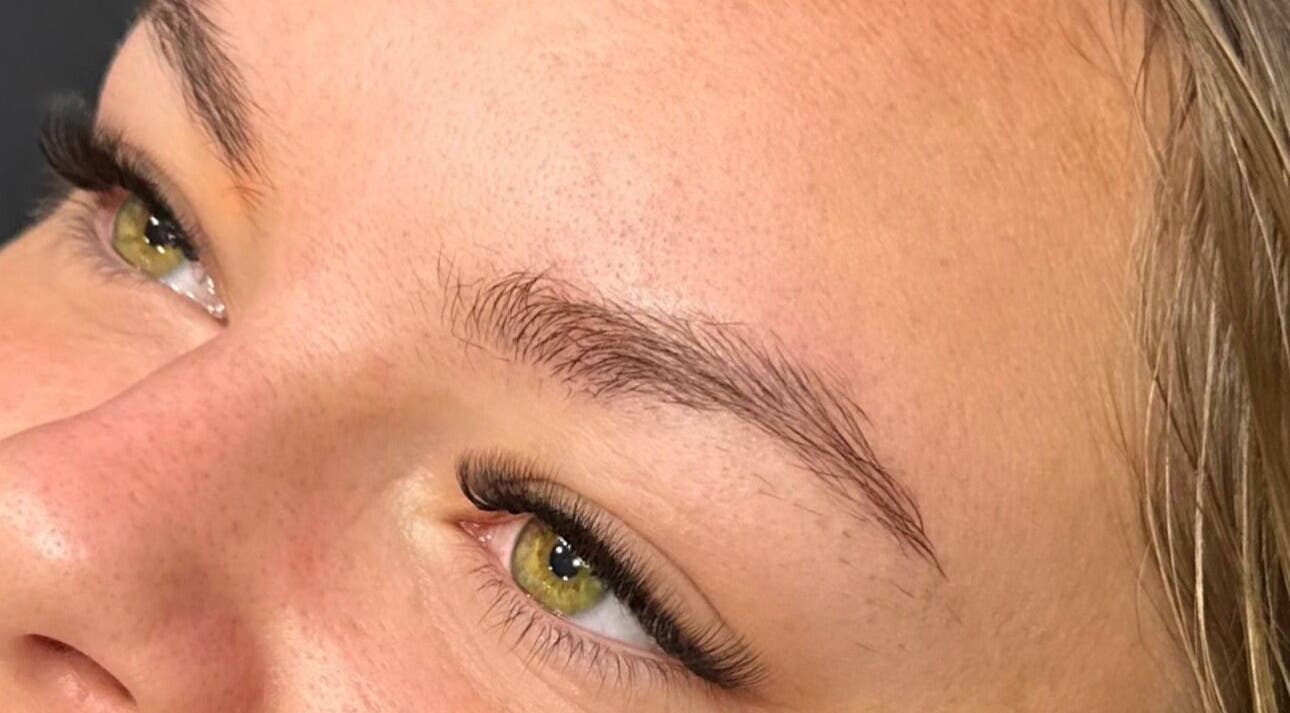 Extensions de cils élégantes chez Lashoria, Arpajon, Île-de-France, FR, pour un regard sublime et expressif.