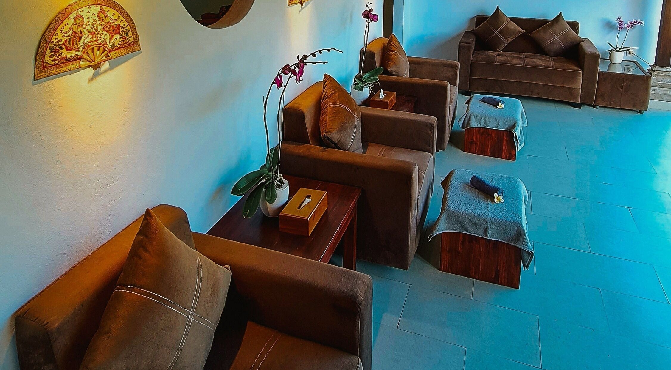 Relaxing seating area at Sarira Healing Spa, Bali, Bali, ID, featuring plush chairs and soothing decor.