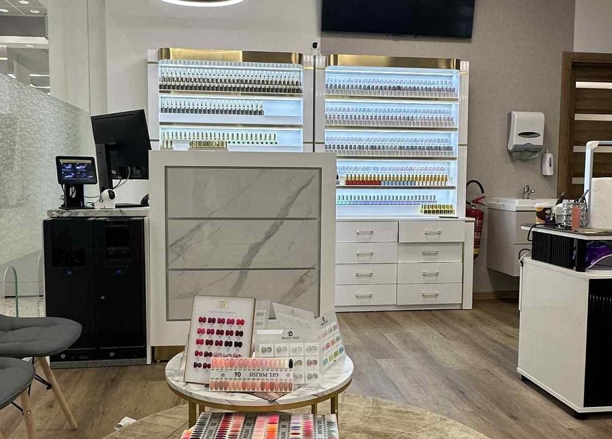 Interiér Maria Beauty Chomutov s kosmetickými přípravky, Chomutov, Ústecký Kraj, CZ.