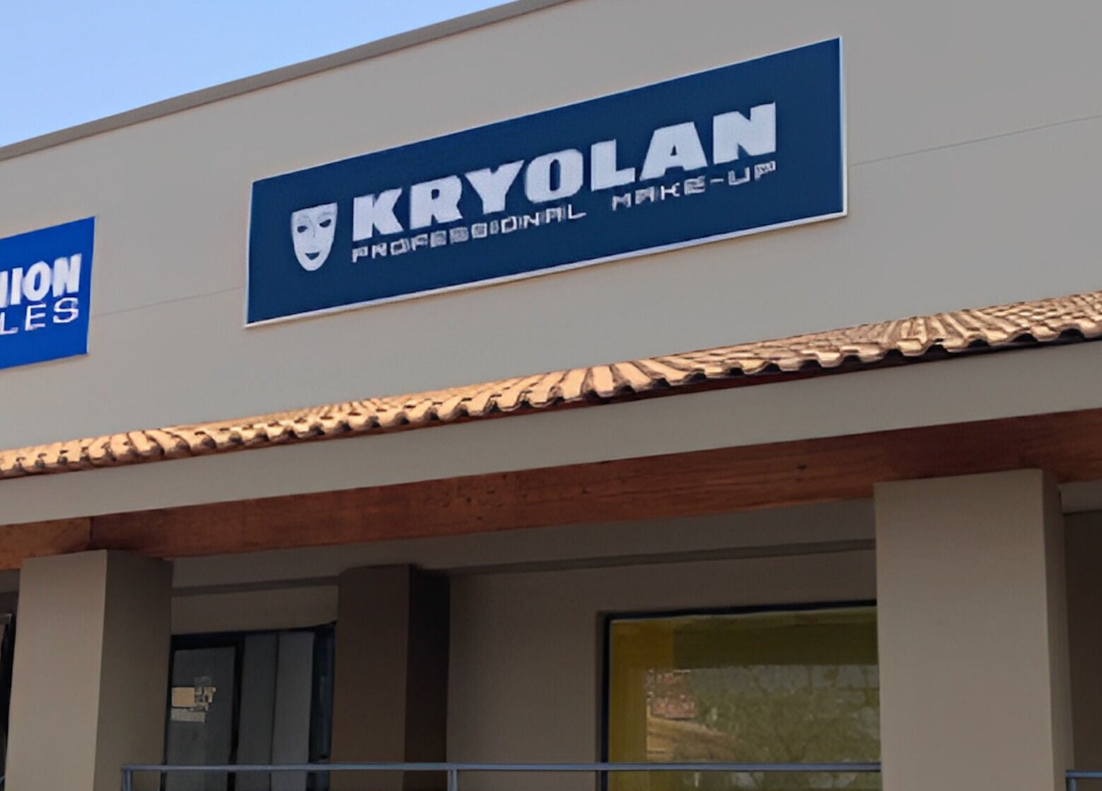 Kryolan Silver Lakes entrance with signage in Shere, Gauteng, ZA, showcasing its professional makeup services.