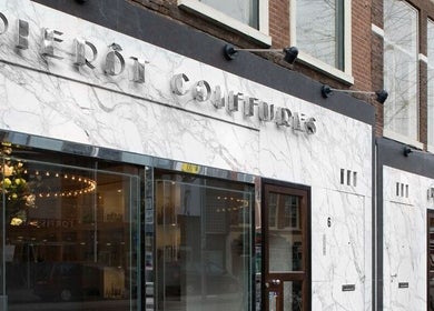 Ingang van PIERÔT HAARLEM, een stijlvol pand in Haarlem, Noord-holland, NL.