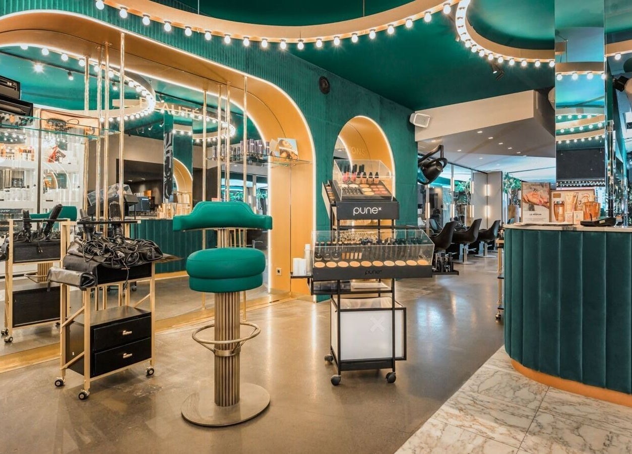 Interieur van PIERÔT HAARLEM met moderne design in Haarlem, Noord-Holland, NL.