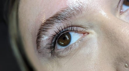 Chezabelle Brows & Lash Bar