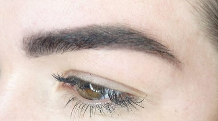 Chezabelle Brows & Lash Bar billede 2