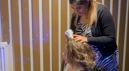 Expert scalp massage at Mind & Mane Head Spa, Watford, England, GB, promoting relaxation and wellness.