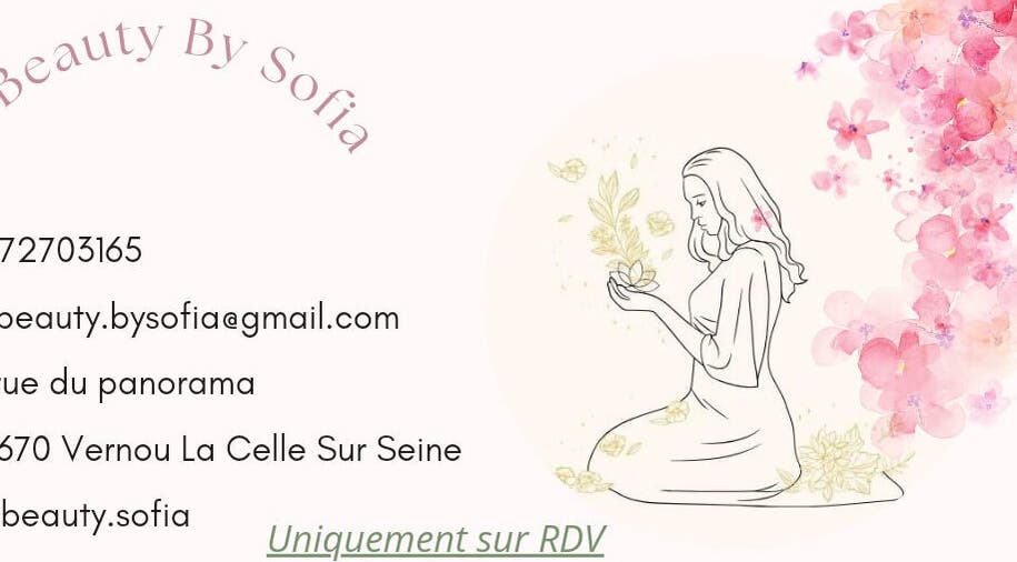 Carte de contact So'Beauty Soins & Esthétique à Vernou-la-celle-sur-seine, Île-de-france, FR, avec motif floral.
