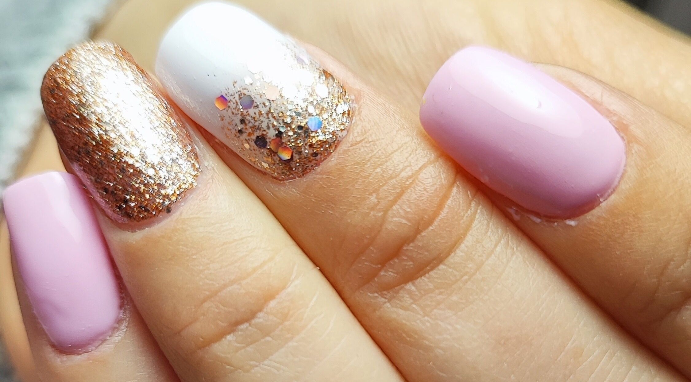 Manucure scintillante à So'Beauty Soins & Esthétique, Vernou-la-celle-sur-seine, Île-de-france, FR.