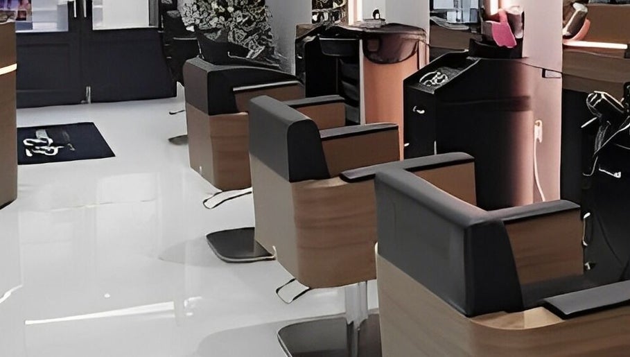 Zizi Brown Hair Studio kép 1