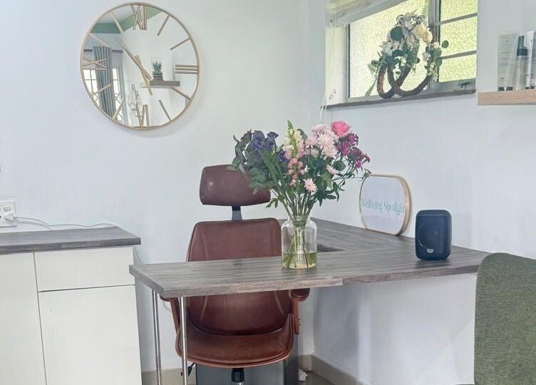 Tranquil beauty space at NEW YOU MEDICAL UMHLANGA, Umhlanga, Kwazulu-natal, ZA with flowers and a stylish chair.