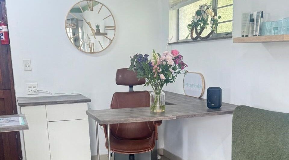Tranquil beauty space at NEW YOU MEDICAL UMHLANGA, Umhlanga, Kwazulu-natal, ZA with flowers and a stylish chair.
