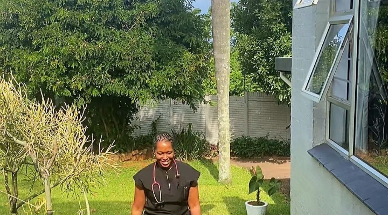 Serene garden view at NEW YOU MEDICAL UMHLANGA, Umhlanga, Kwazulu-natal, ZA, featuring lush greenery.