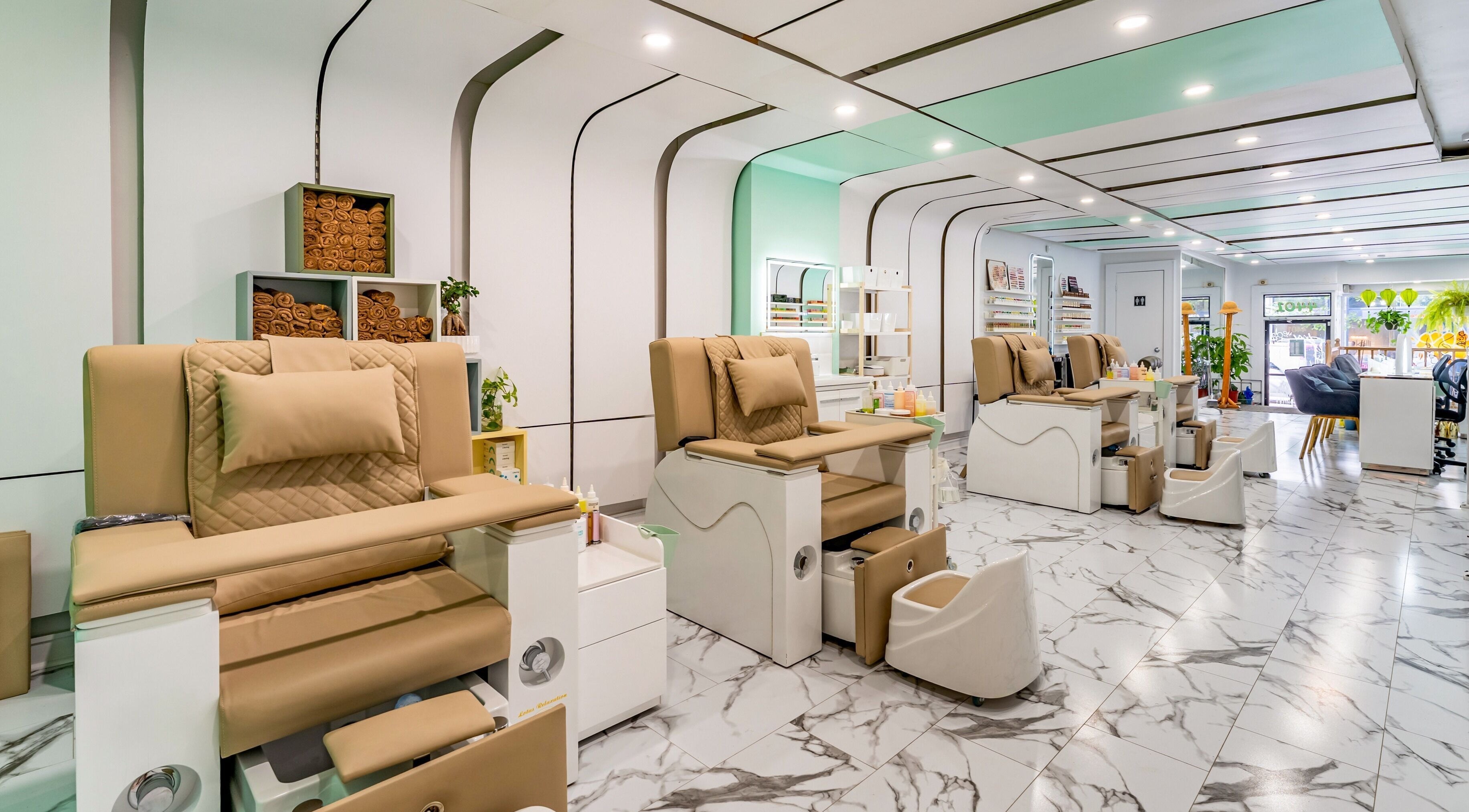 Luxurious pedicure chairs in JEUNE ET BELLE BEAUTY SALON, Montréal, Québec, CA, showcasing a stylish interior.