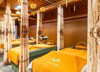 Luxurious spa beds with golden decor at JEUNE ET BELLE BEAUTY SALON, Montréal, Québec, CA.