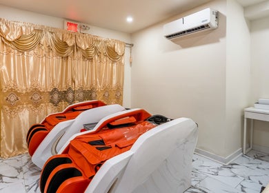 Advanced spa machines at JEUNE ET BELLE BEAUTY SALON, Montréal, Québec, CA offering luxurious wellness treatments.