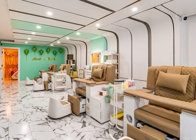 Spacious pedicure area in JEUNE ET BELLE BEAUTY SALON, Montréal, Québec, CA with elegant seating.