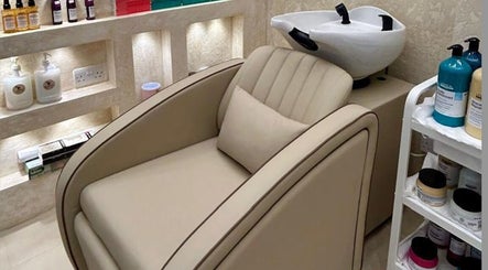 Luxurious salon chair at Lavella Spa Salon in Abu Dhabi, AE, designed for ultimate relaxation and comfort.