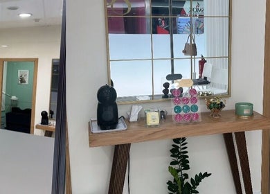 Sala de espera elegante no Rafaela Balbino, Guimarães, Braga, PT com decoração moderna.