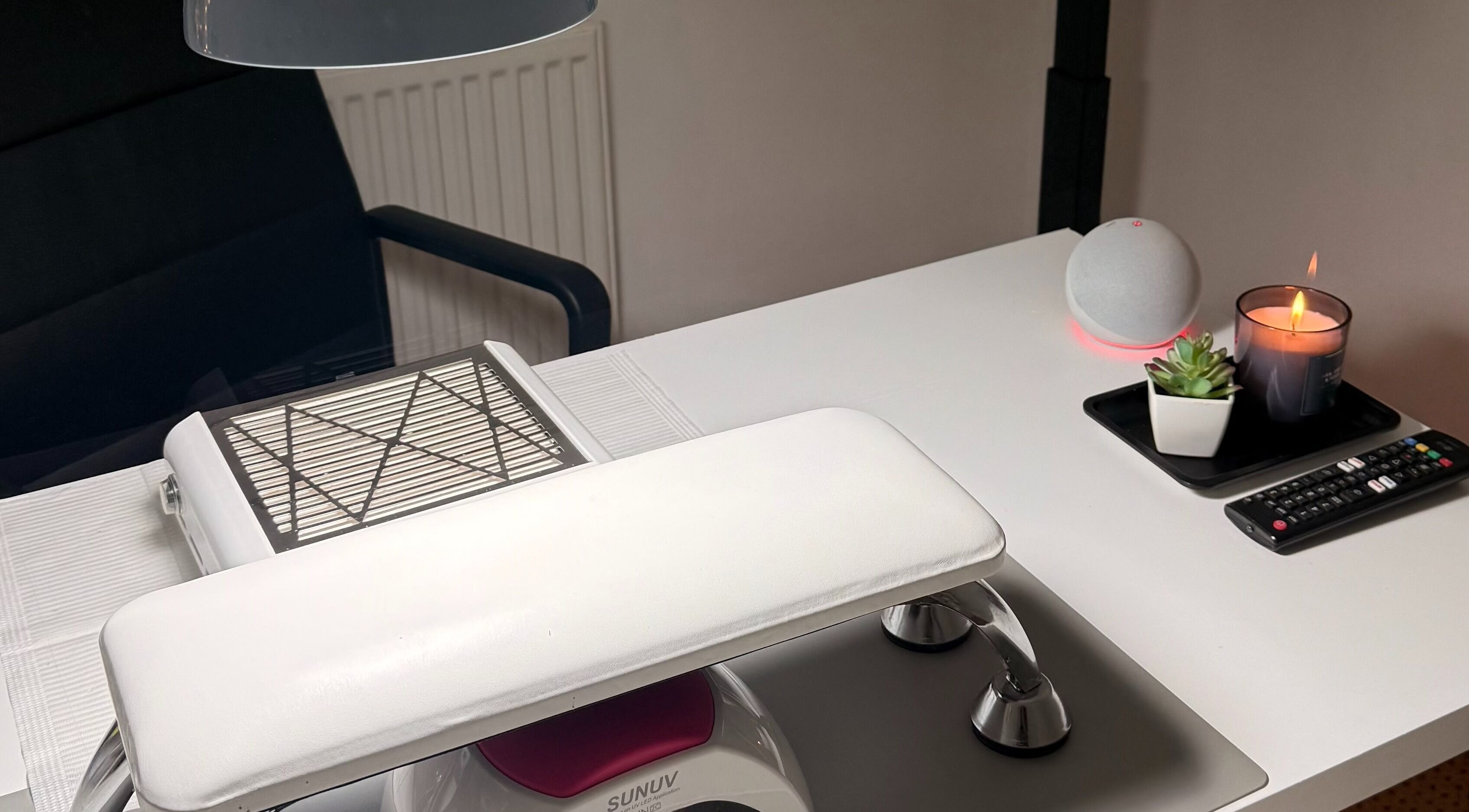 Eclipsia_Nails manicure station with candlelight ambiance in Chadderton, England, GB.