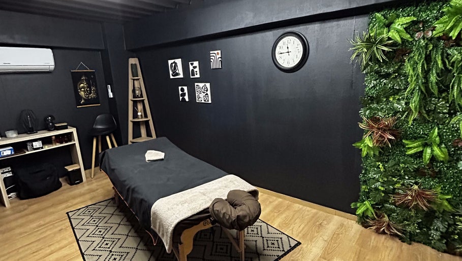 Hình ảnh 1 của WAVE Coaching & Massage By Lu