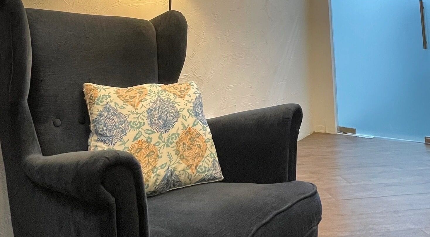 GRACEOUS River Valleyの落ち着いたシングルアームチェア、シンガポール、シンガポール、SG。