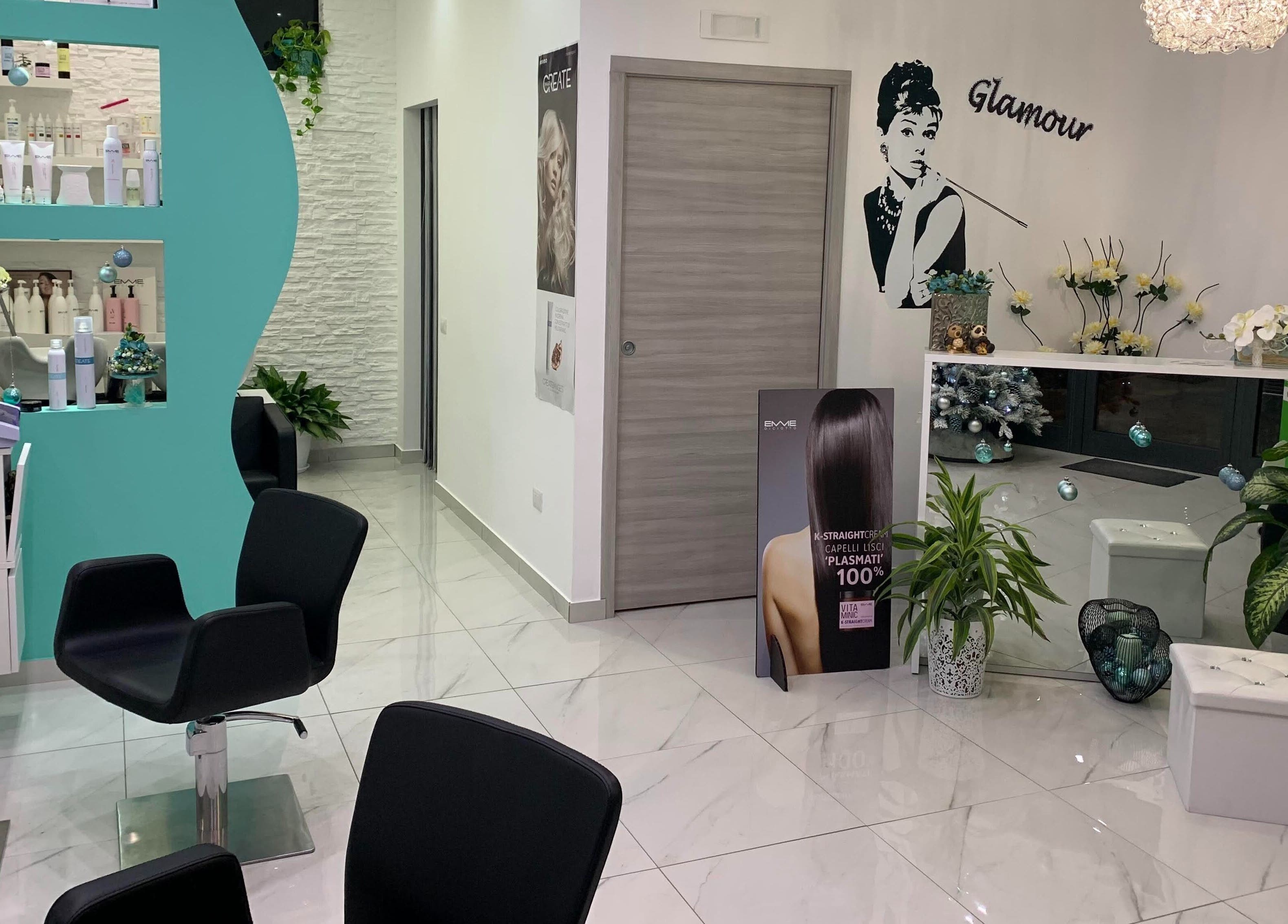 Interno elegante del salone Glamour di Mimma Lucia a Calabria, Catanzaro, IT con arredi moderni.